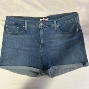 Levis  shorts size 34